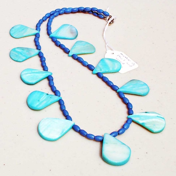 MOTHER OF PEARL TEARDROPS IN AQUA NECKLACE, 20 INCHES LONG, WITH BEAD ACCENTS, - Picture 2 of 2